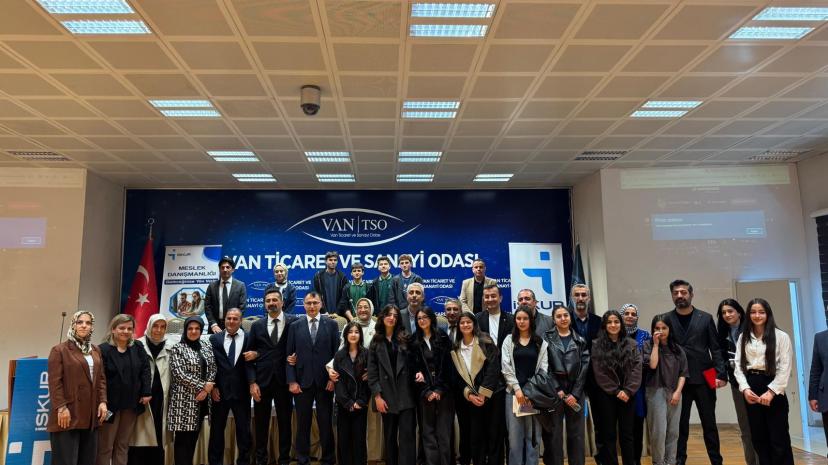 Van'da 'Doğru meslek güçlü gelecek'  toplantısı