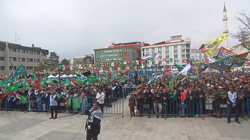 Van'da Mevlidi Nebi programına yoğun ilgi