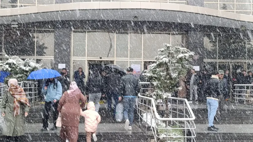 Van’da Nisan ayında kar yağışı