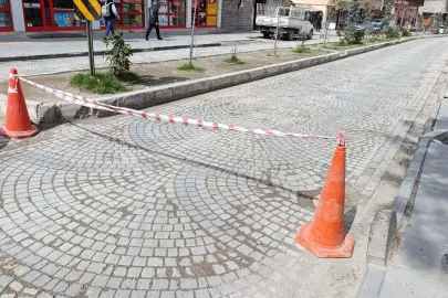 Van’da Ordu Caddesi araç trafiğine kapatıldı