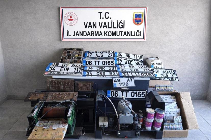 Van'da Sahte Plaka Satan 4 Kişi Yakalandı