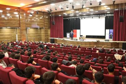 VAN’DA YAPAY ZEKA SÖYLEŞİSİNE YOĞUN İLGİ