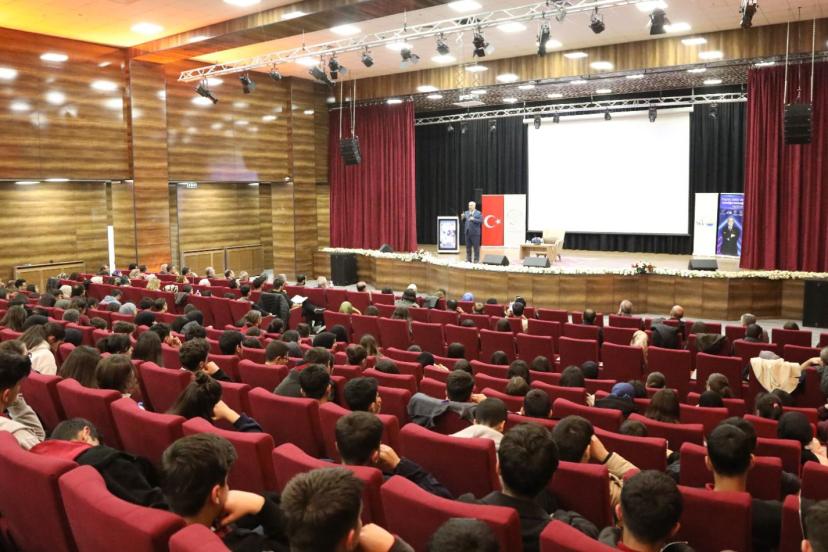 VAN’DA YAPAY ZEKA SÖYLEŞİSİNE YOĞUN İLGİ