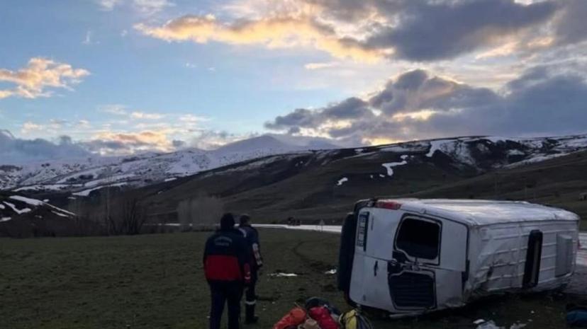 Van’ın Gevaş ilçesinde kaza: 11 yaralı