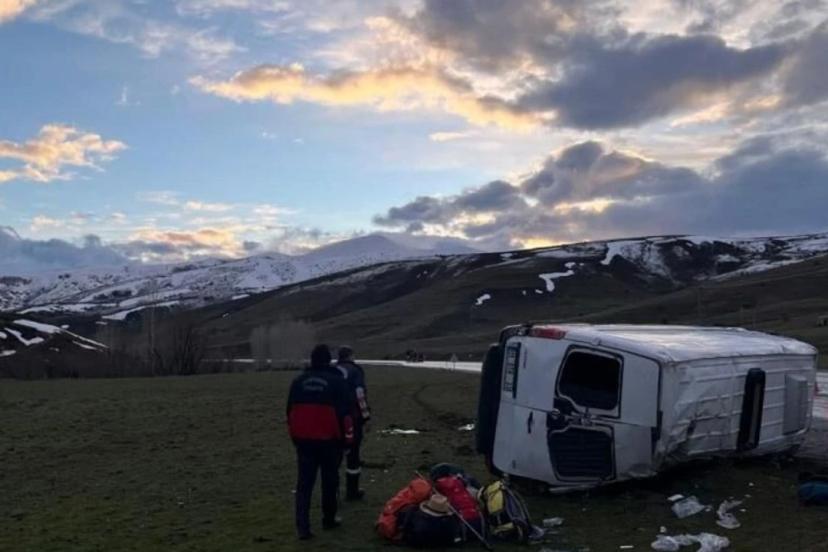 Van’ın Gevaş ilçesinde kaza: 11 yaralı