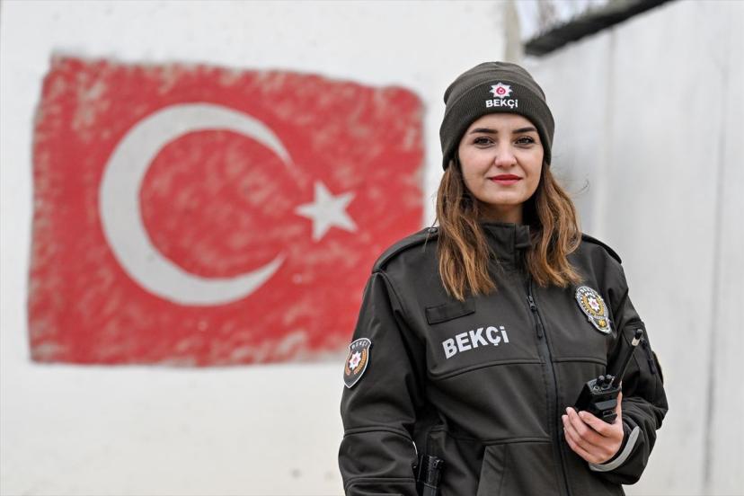 Van'ın tek kadın bekçisi şehit babasının izinden gidiyor