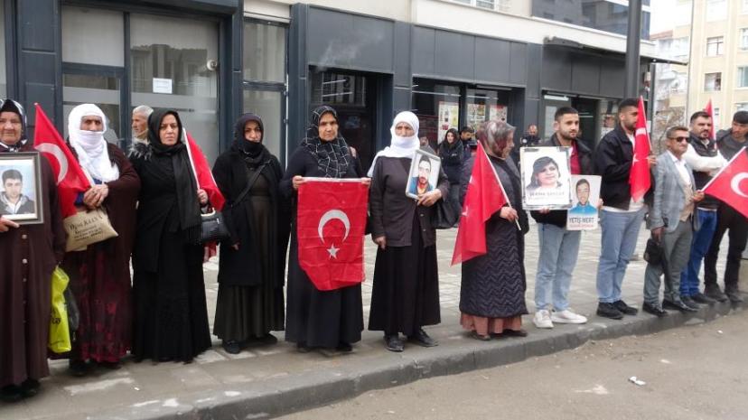 Vanlı Anne: "Bu bayrak için ölün"