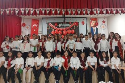 Vanlı miniklerden yürekleri ısıtan etkinlik: Konser gelirini Mehmetçik Vakfı'na bağışladılar