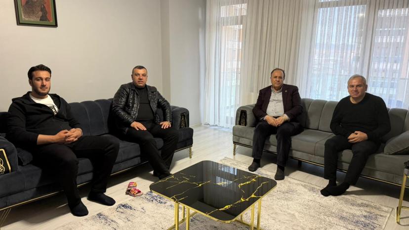 VATSO Başkanı Kandaşoğlu Vanlı gazeteci Osman Nuri Yıldız'ı ziyaret etti