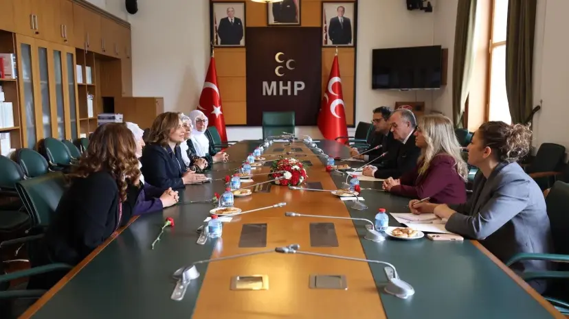 Barış Annelerinden MHP'ye anlamlı ziyaret