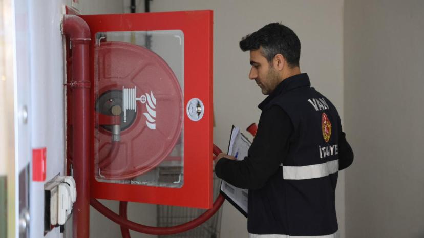 BÜYÜKŞEHİR BELEDİYESİ İTFAİYESİ İŞ YERLERİNİ YANGIN RİSKİNE KARŞI DENETLİYOR