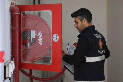 BÜYÜKŞEHİR BELEDİYESİ İTFAİYESİ İŞ YERLERİNİ YANGIN RİSKİNE KARŞI DENETLİYOR