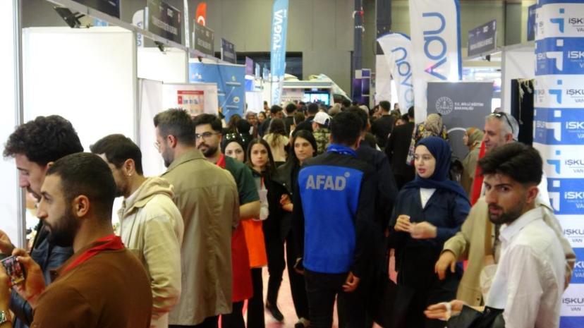 Doğu Anadolu Kariyer Fuarı'na yoğun ilgi