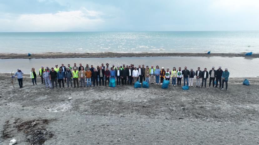 İpekyolu’ndan Van Gölü İçin Ekolojik Seferberlik: 12 Ton Çöp Toplandı
