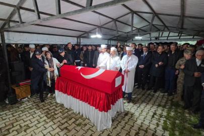 Şehit polis memuru tekbirlerle toprağa verildi