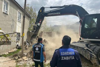 Selahattin Eyübi Mahallesi’nde Ahır Yıkımı Gerçekleştirildi Zabıta Müdürlüğü Ekipleri Çalışma Başlattı