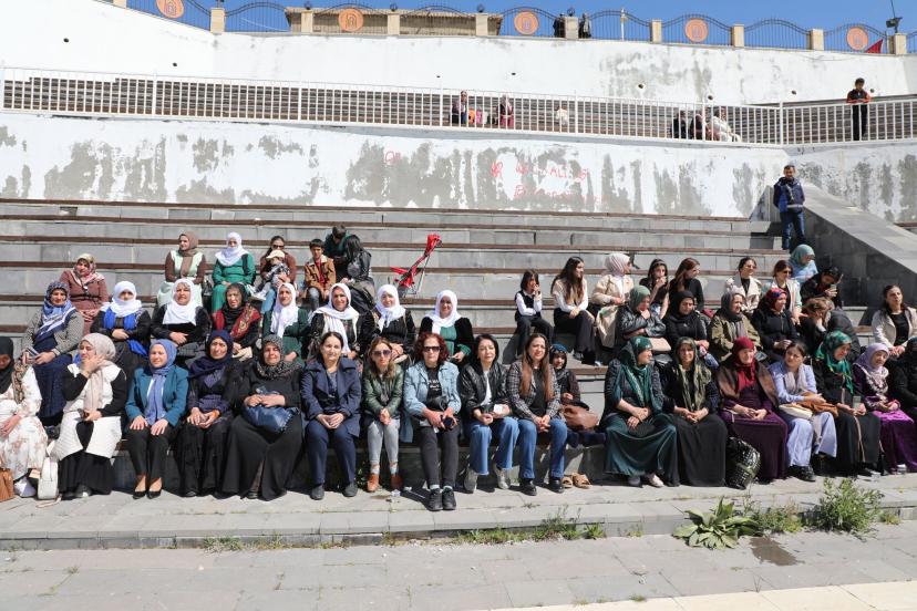 Tuşba Belediyesi'nden kadınlarla dengbêj etkinliği