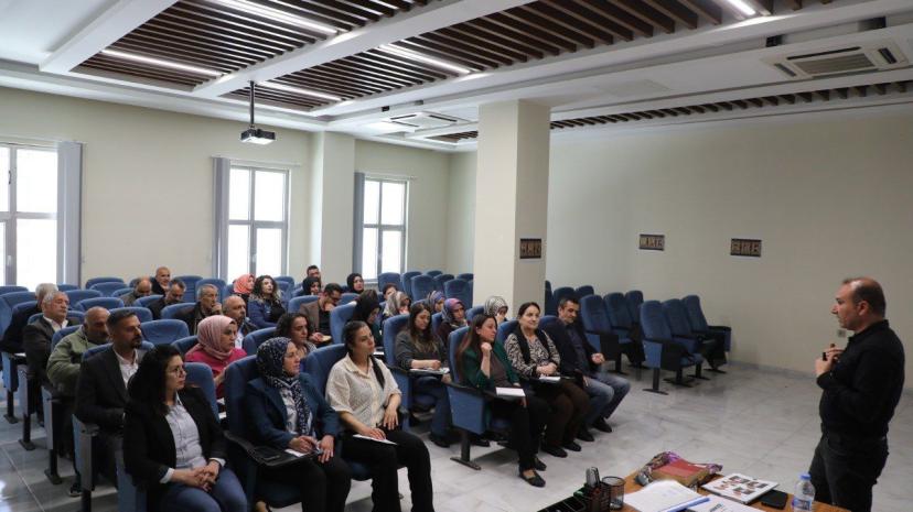 Tuşba’da çok dilli belediyecilik: Kürtçe kursları devam ediyor