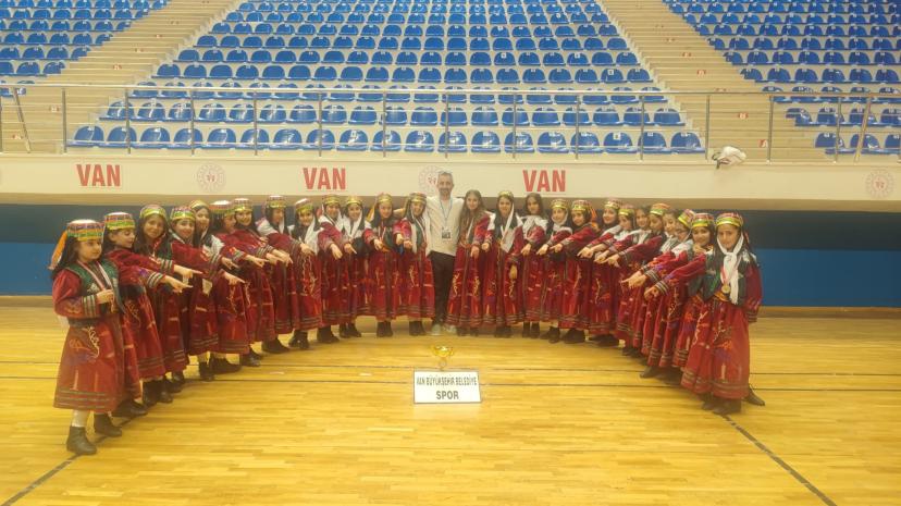 VAN BÜYÜKŞEHİR BELEDİYESPOR HALK OYUNLARI TAKIMI BÖLGE ŞAMPİYONU OLDU