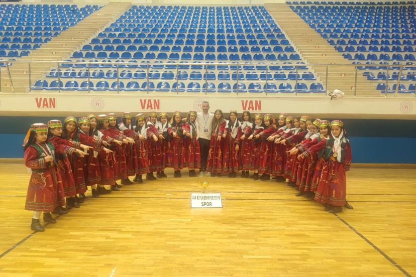VAN BÜYÜKŞEHİR BELEDİYESPOR HALK OYUNLARI TAKIMI BÖLGE ŞAMPİYONU OLDU