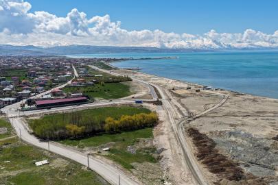 VAN GÖLÜ SAHİL YOLU’NUN SON ETABINDA ÇALIŞMALAR SÜRÜYOR