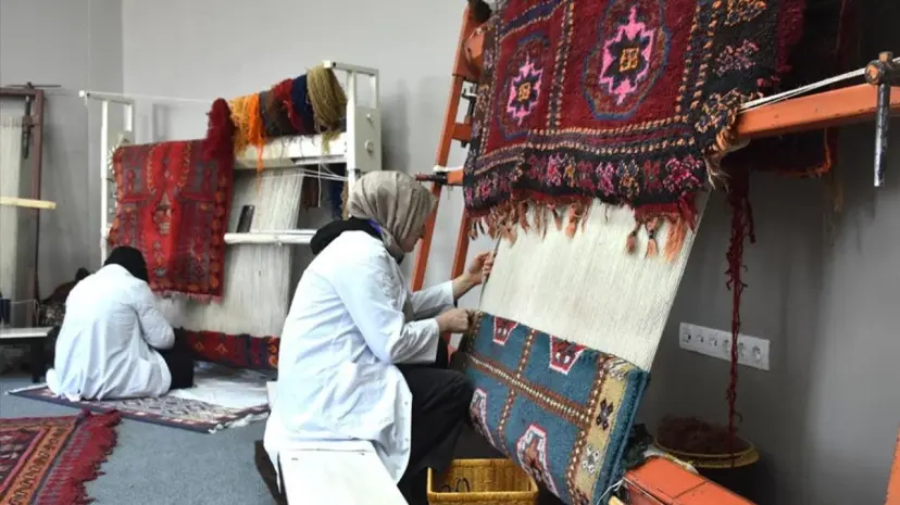 Van’da halılar ilmek ilmek dokunuyor