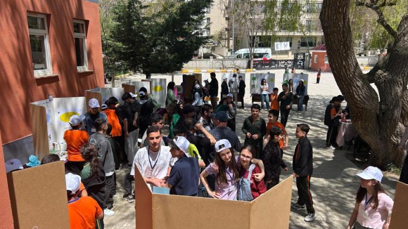 Van'da öğrencilerin hazırladığı projeler bilim fuarında sergilendi
