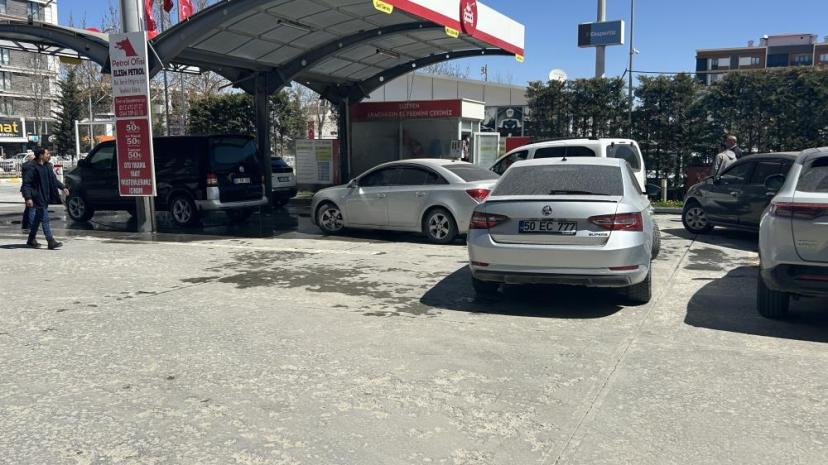 Van'da oto yıkamalarda çamur mesaisi