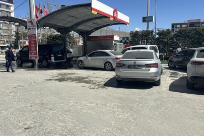 Van'da oto yıkamalarda çamur mesaisi