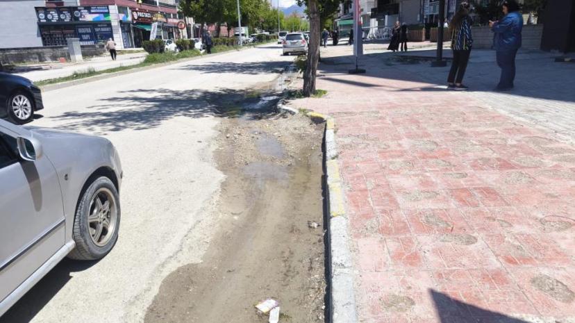 Van'ın tarihi caddesi köstebek yuvasına döndü