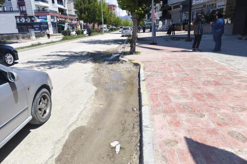 Van'ın tarihi caddesi köstebek yuvasına döndü