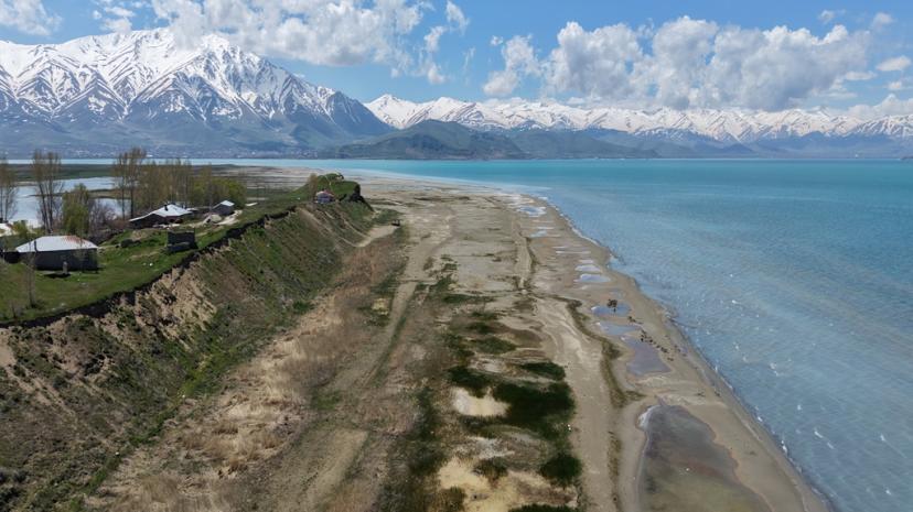 Yağışlar Van Gölü’nde henüz eski seviyeye ulaşılamadı