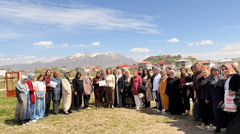 YALI MAHALLESİ’NDE GÖNÜL BULUŞMASI: TEŞKİLATTAN YOĞUN KATILIMLI MAHALLE TOPLANTISI