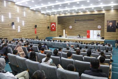 YAZAR BARKÇİN ÖĞRENCİLERLE BULUŞTU