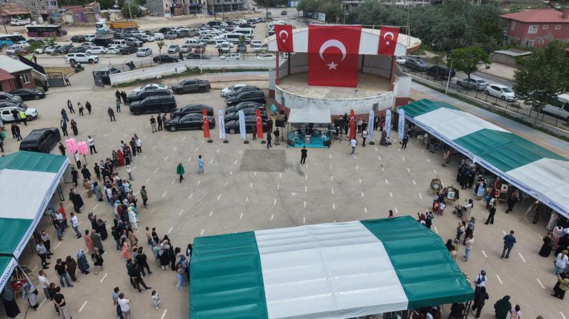 100 ADEM’İN EL EMEĞİ ÜRÜNLERİ VANLILARLA BULUŞTU