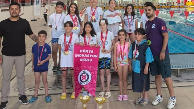 Bil Kolejinden yüzmede gururlandıran başarı