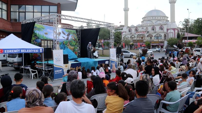 EDREMİT BELEDİYESİ'NDEN ÇOCUKLARA RENKLİ ŞENLİK