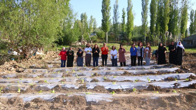 EDREMİT'TE KADINLAR ÜRETİM İÇİN BİR ARAYA GELDİ