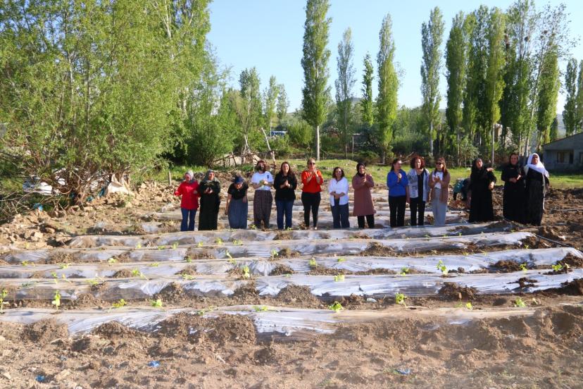 EDREMİT'TE KADINLAR ÜRETİM İÇİN BİR ARAYA GELDİ