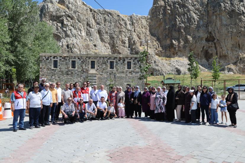Elazığlı şehit ve gazi aileleri Van'a hayran kaldı