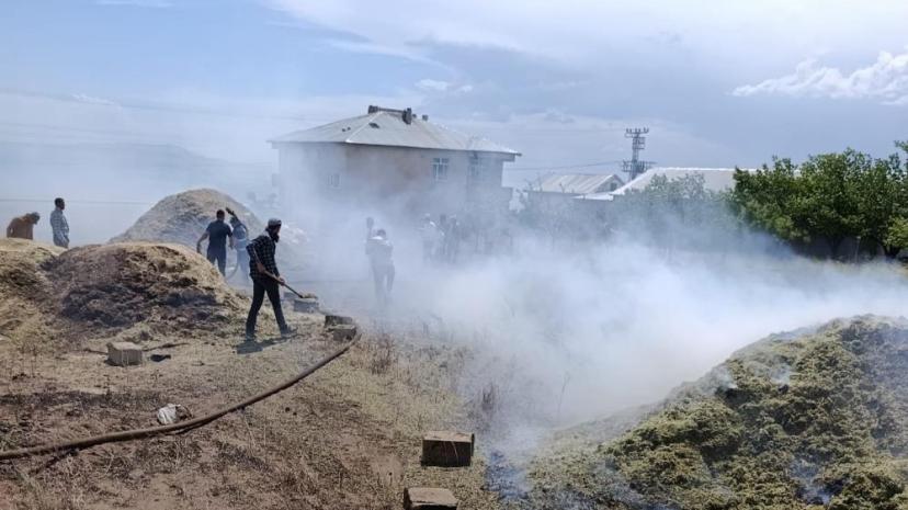 Erciş'te 20 ton saman yandı