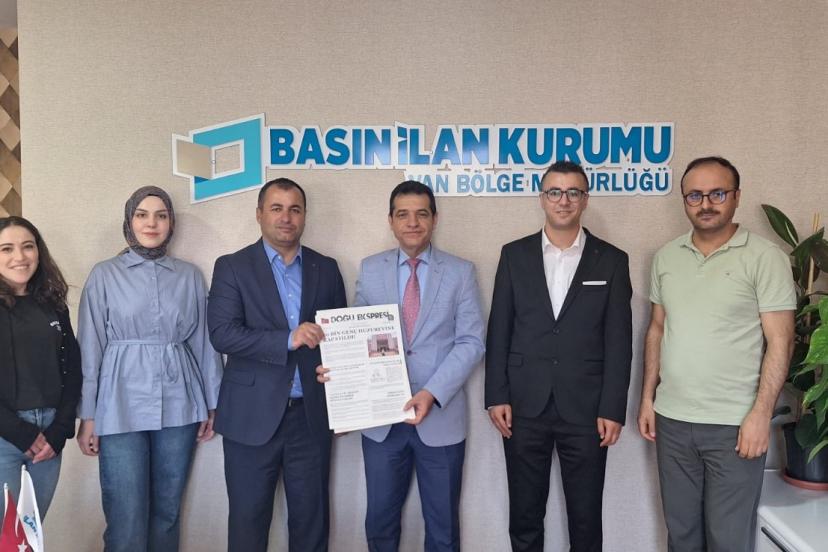 GELECEĞİN MANŞETLERİNİ ATIP BİRİNCİ OLDULAR, ÖDÜLLÜ GAZETEYİ BİK’E SUNDULAR…