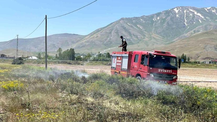 Gevaş'ta Anız Yangını Kontrol Altına Alındı