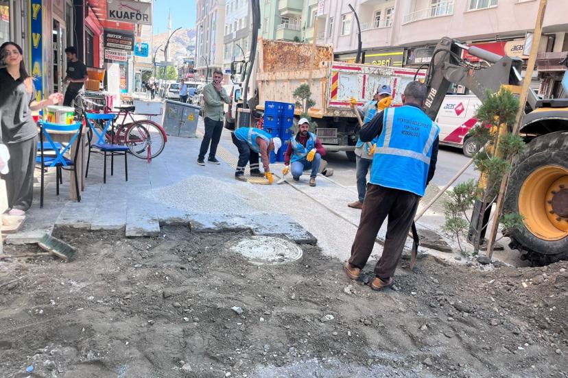 İpekyolu Belediyesi Mahallelerde Asfalt Çalışmalarını Sürdürüyor