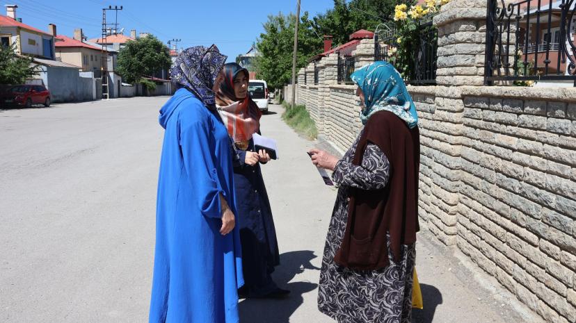 Kadın Politikaları Müdürlüğü sahada: Kadınların talepleri dinleniyor