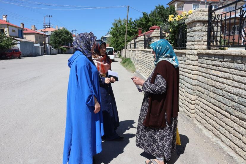 Kadın Politikaları Müdürlüğü sahada: Kadınların talepleri dinleniyor