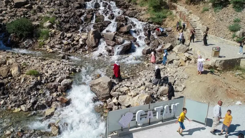 Kanispi Şelalesi bayramda ziyaretçi akınına uğradı