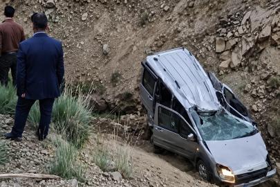 Şarampole yuvarlanan hafif ticari aracın sürücüsü öldü