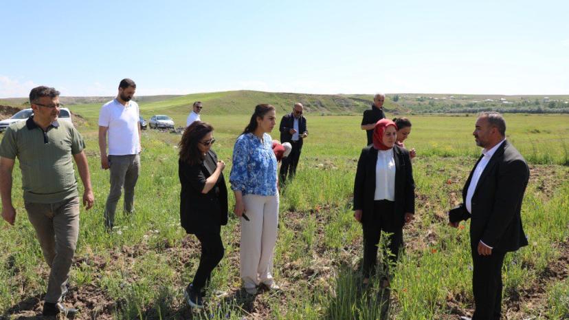 Tuşba Belediyesi’nden Çiftçilere Fidan, Sebze Fidesi ve Toprak Analizi Desteği