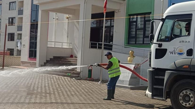 VAN BÜYÜKŞEHİR BELEDİYESİ KENT GENELİNDE TEMİZLİK ÇALIŞMALARINI SÜRDÜRÜYOR
